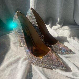 DIAMOND POINTED TOE HEELS || SIZE 10W  8M